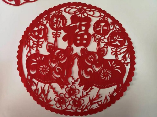 西海岸新區老年大學雙珠路校區剪紙班作品